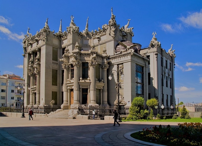 A house with chimeras